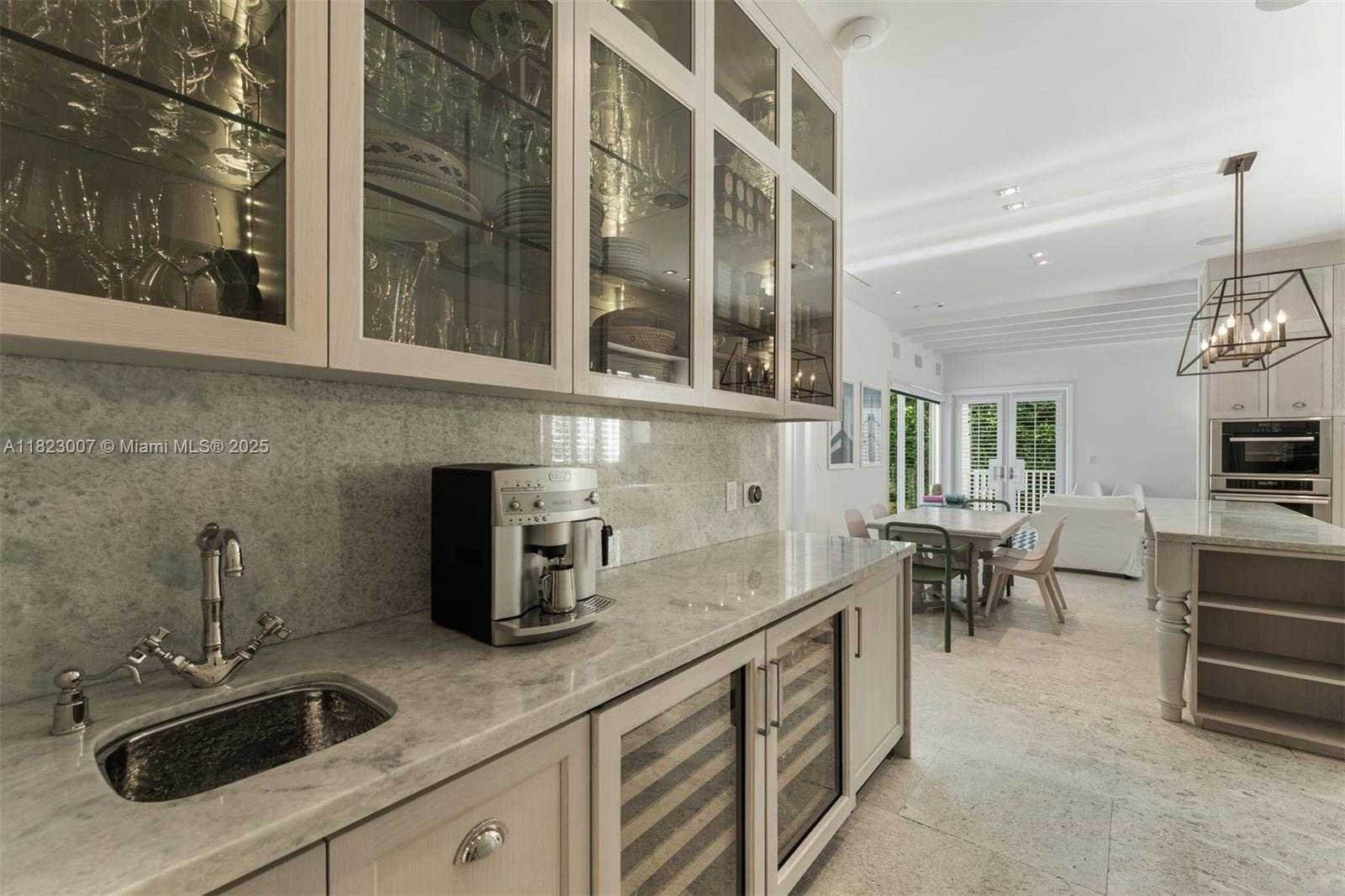 Small Image of 220 CYPRESS DR, Key Biscayne Number 9