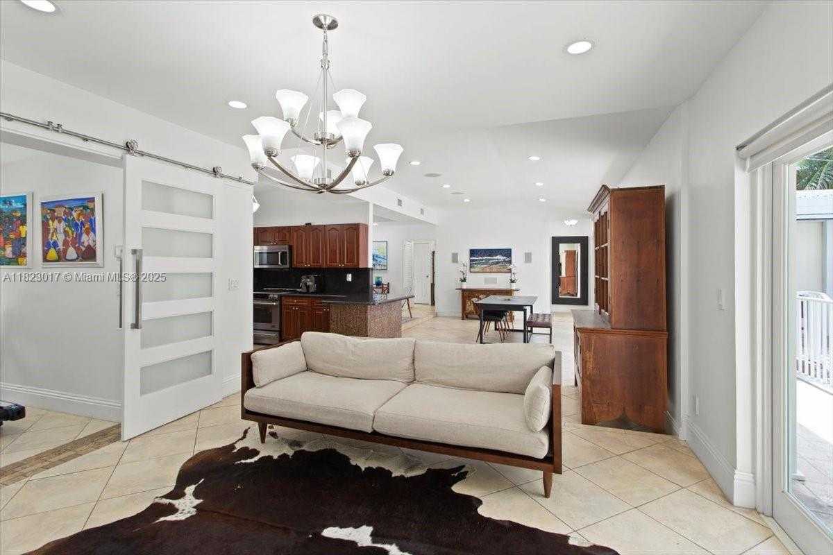 Small Image of 4190 PAMONA AVE, Miami Number 17