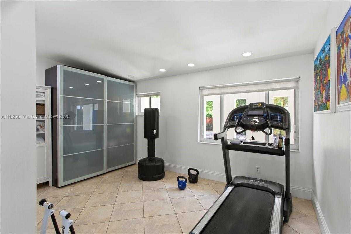 Small Image of 4190 PAMONA AVE, Miami Number 29