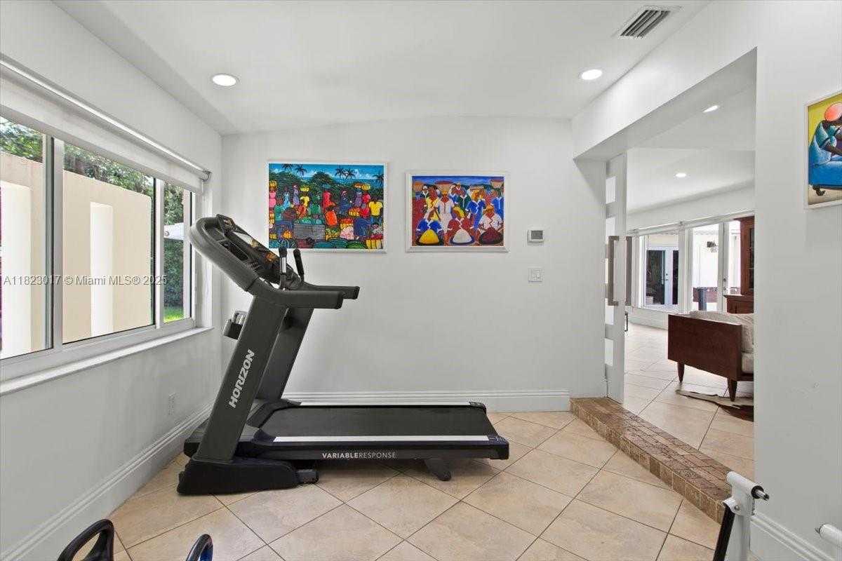 Small Image of 4190 PAMONA AVE, Miami Number 30