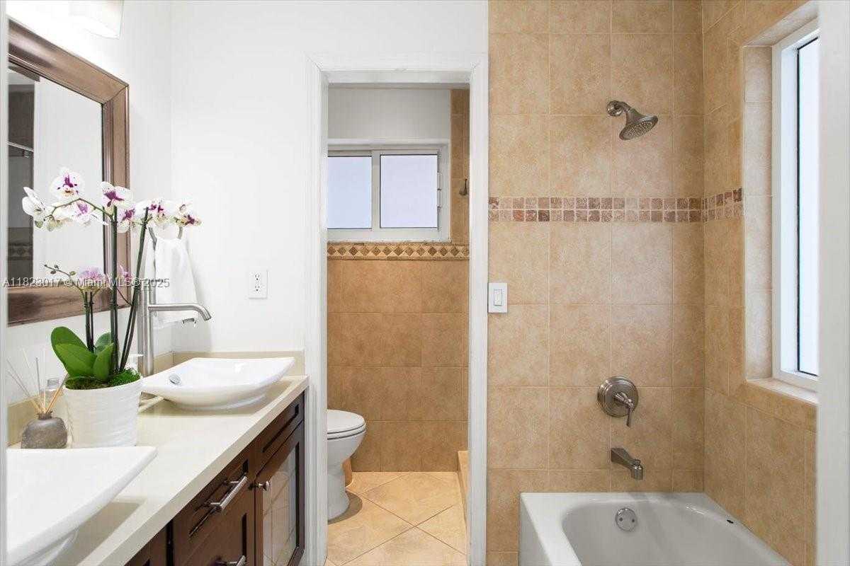 Small Image of 4190 PAMONA AVE, Miami Number 34