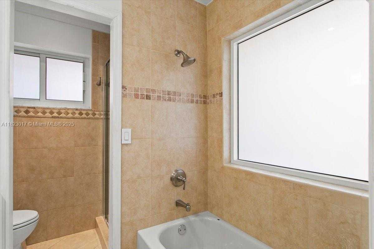 Small Image of 4190 PAMONA AVE, Miami Number 35