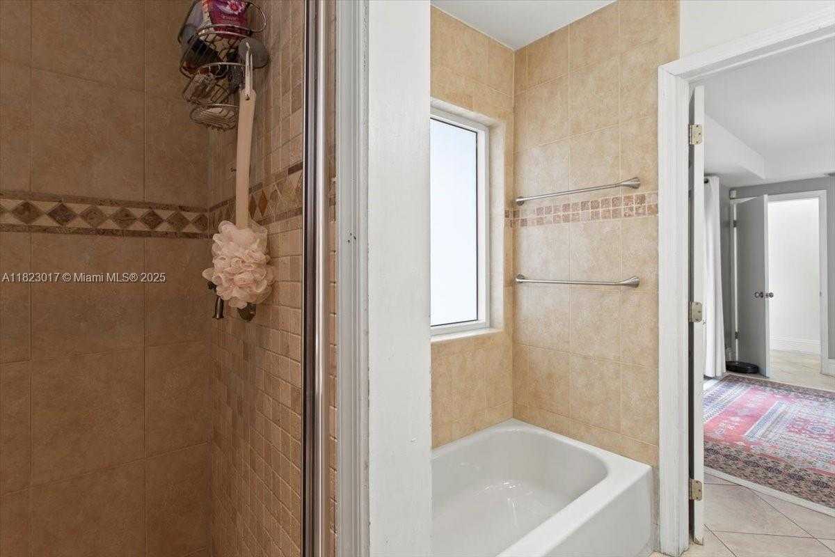 Small Image of 4190 PAMONA AVE, Miami Number 36