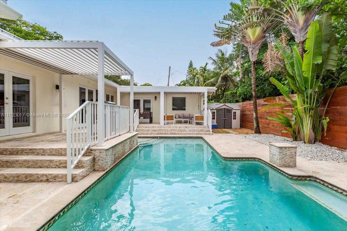 Small Image of 4190 PAMONA AVE, Miami Number 4