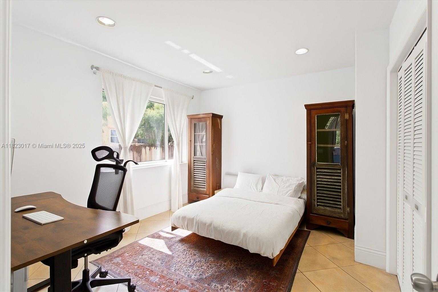 Small Image of 4190 PAMONA AVE, Miami Number 40