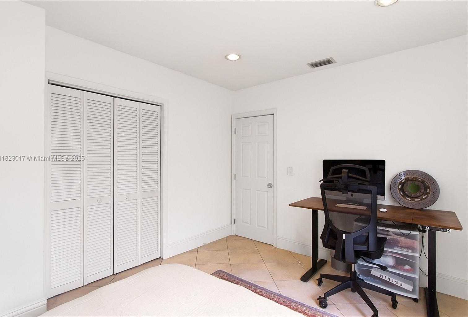 Small Image of 4190 PAMONA AVE, Miami Number 42
