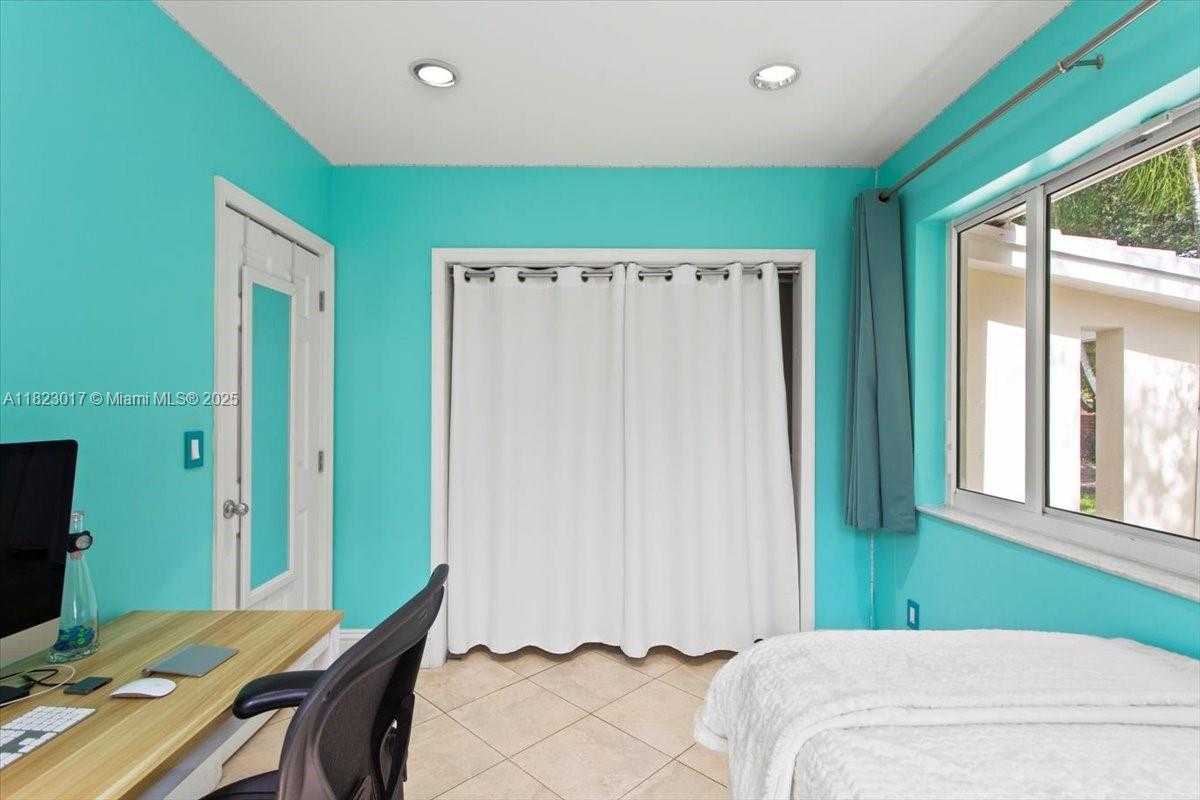 Small Image of 4190 PAMONA AVE, Miami Number 43