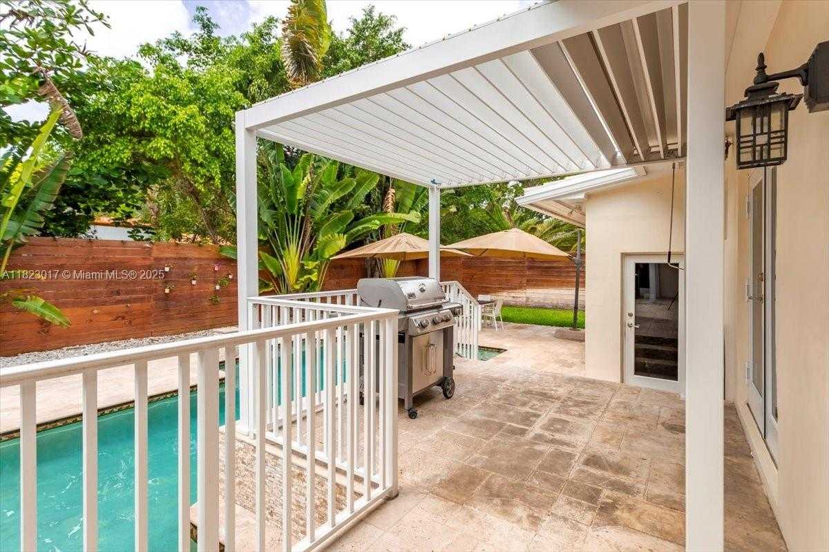 Small Image of 4190 PAMONA AVE, Miami Number 5