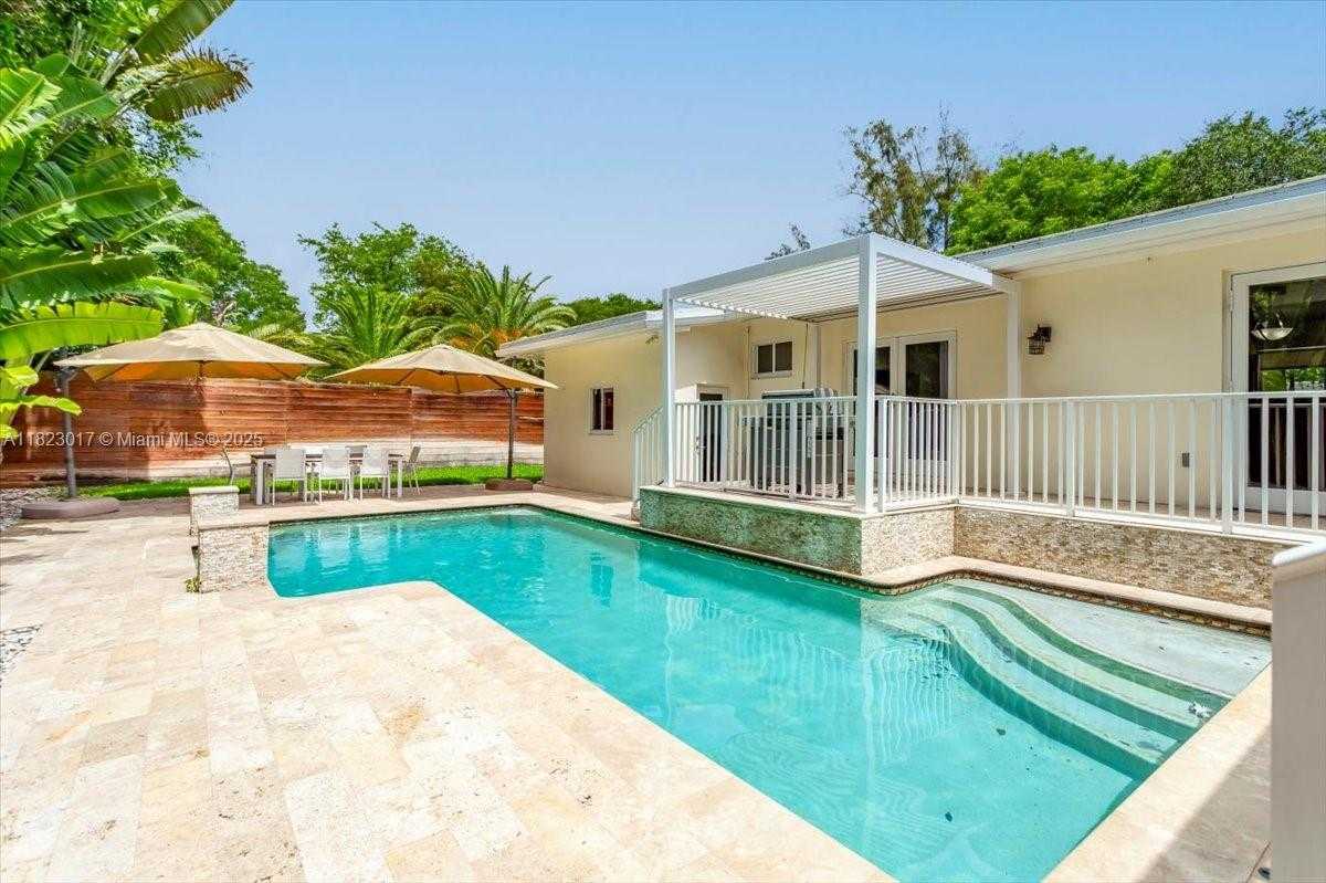 Small Image of 4190 PAMONA AVE, Miami Number 6