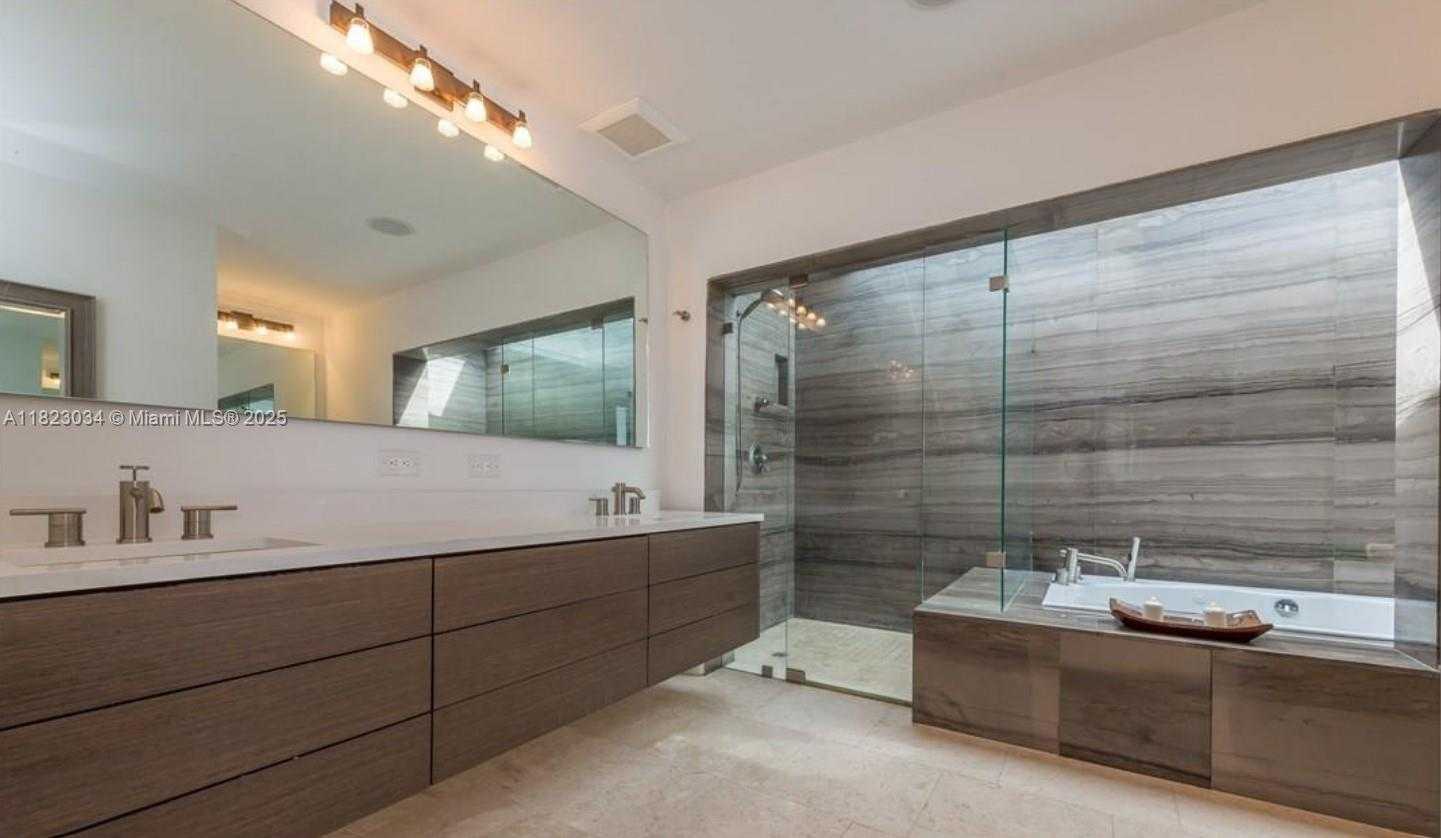 Small Image of 900 DIPLOMAT PKWY, Hollywood Number 23