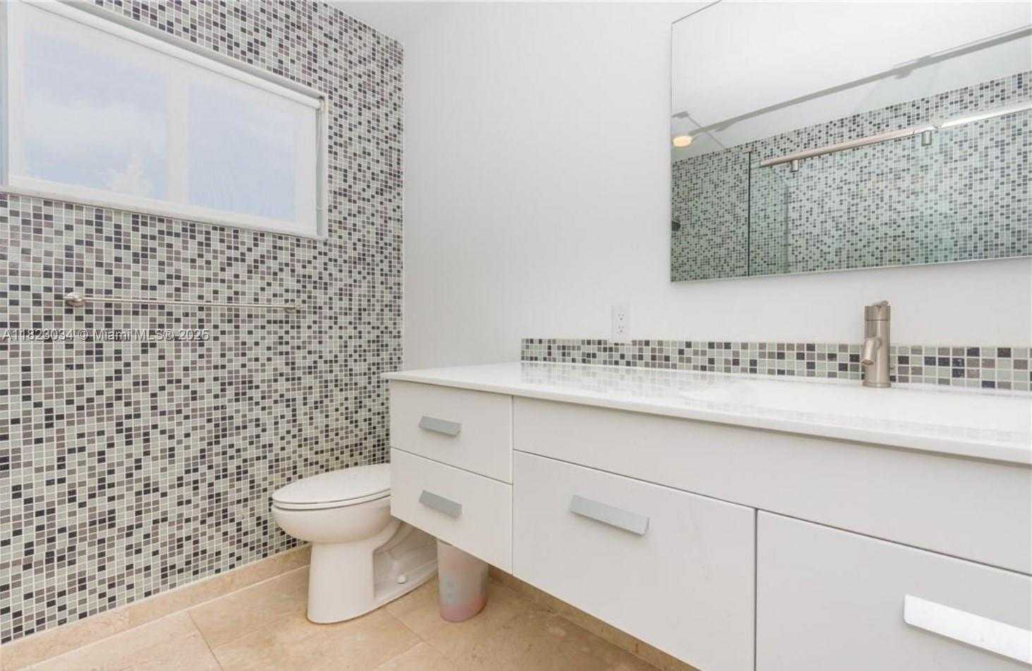 Small Image of 900 DIPLOMAT PKWY, Hollywood Number 25