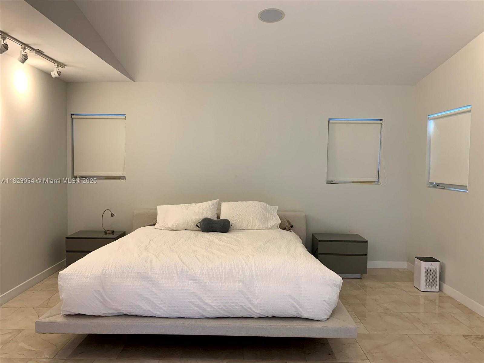 Small Image of 900 DIPLOMAT PKWY, Hollywood Number 28