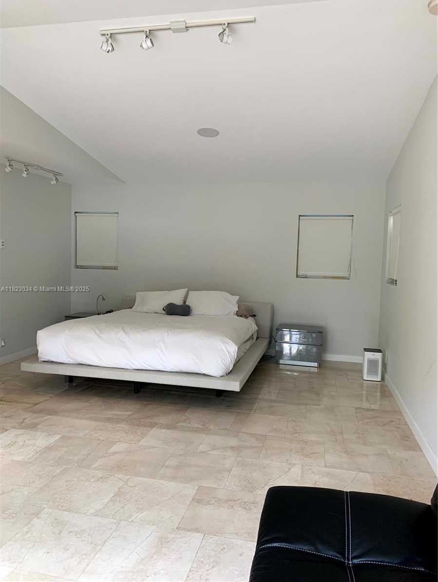 Small Image of 900 DIPLOMAT PKWY, Hollywood Number 29