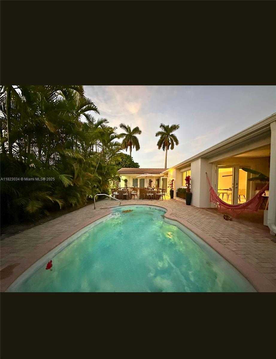 Small Image of 900 DIPLOMAT PKWY, Hollywood Number 6