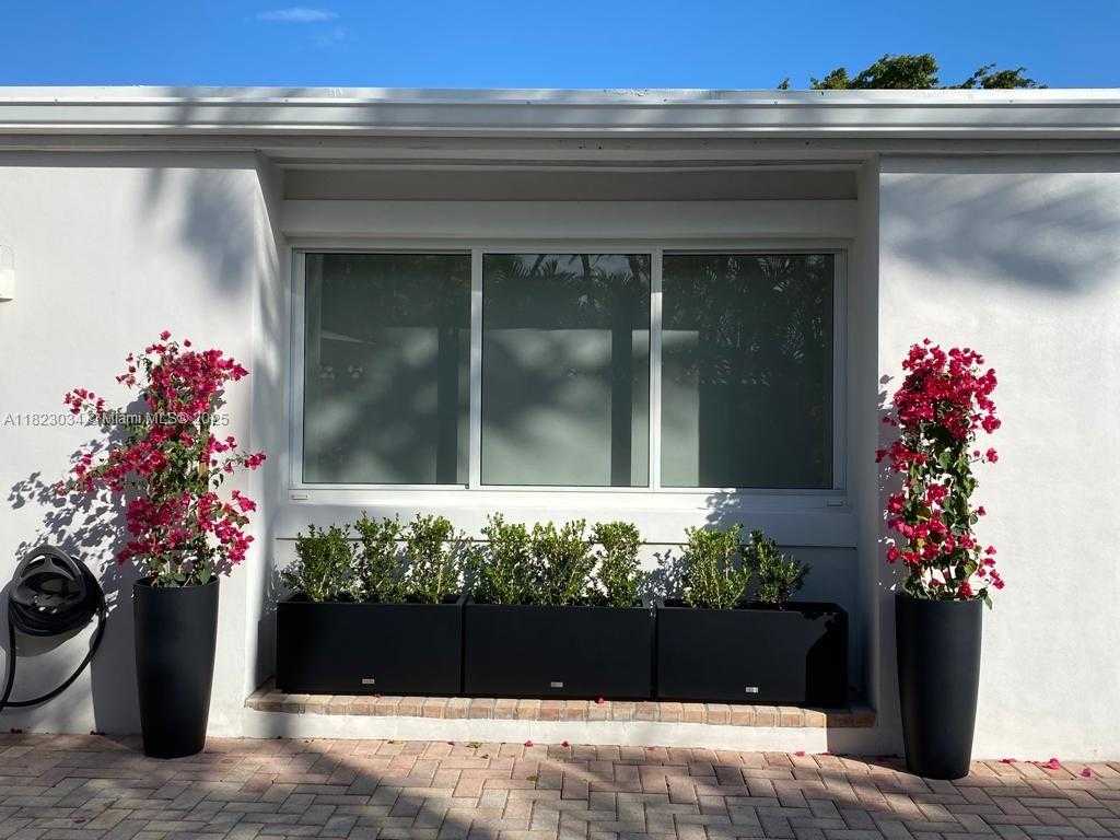 Small Image of 900 DIPLOMAT PKWY, Hollywood Number 8