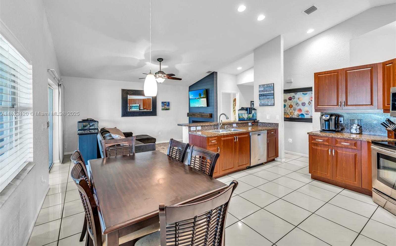 Small Image of 16260 LA COSTA DR, Weston Number 10