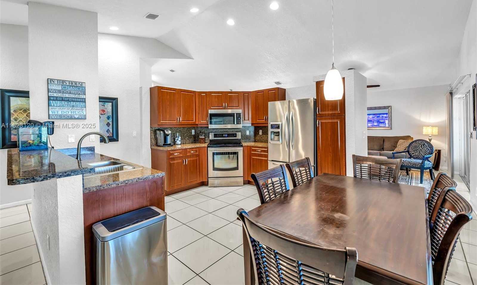 Small Image of 16260 LA COSTA DR, Weston Number 12
