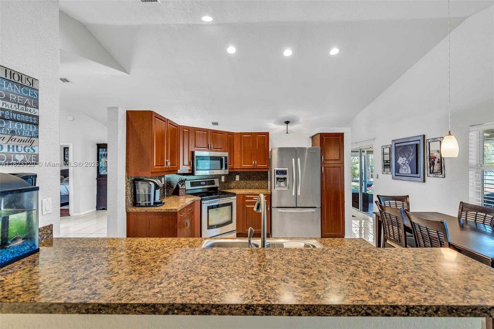 Small Image of 16260 LA COSTA DR, Weston Number 13