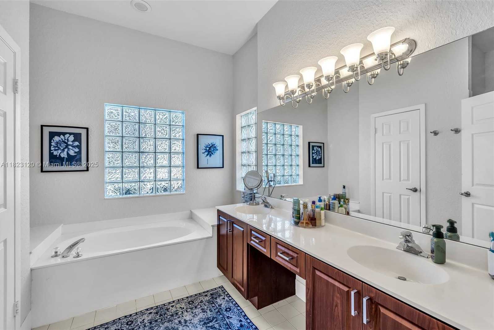 Small Image of 16260 LA COSTA DR, Weston Number 19