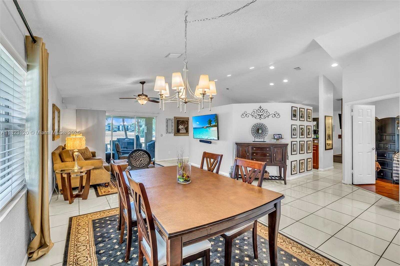 Small Image of 16260 LA COSTA DR, Weston Number 4