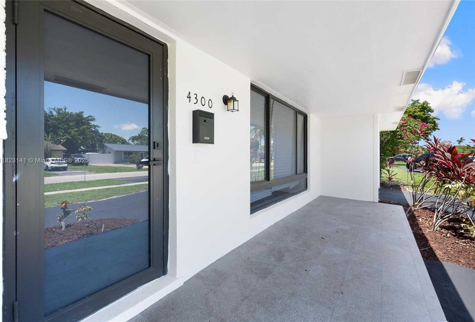 Small Image of 4300 MONROE ST, Hollywood Number 2
