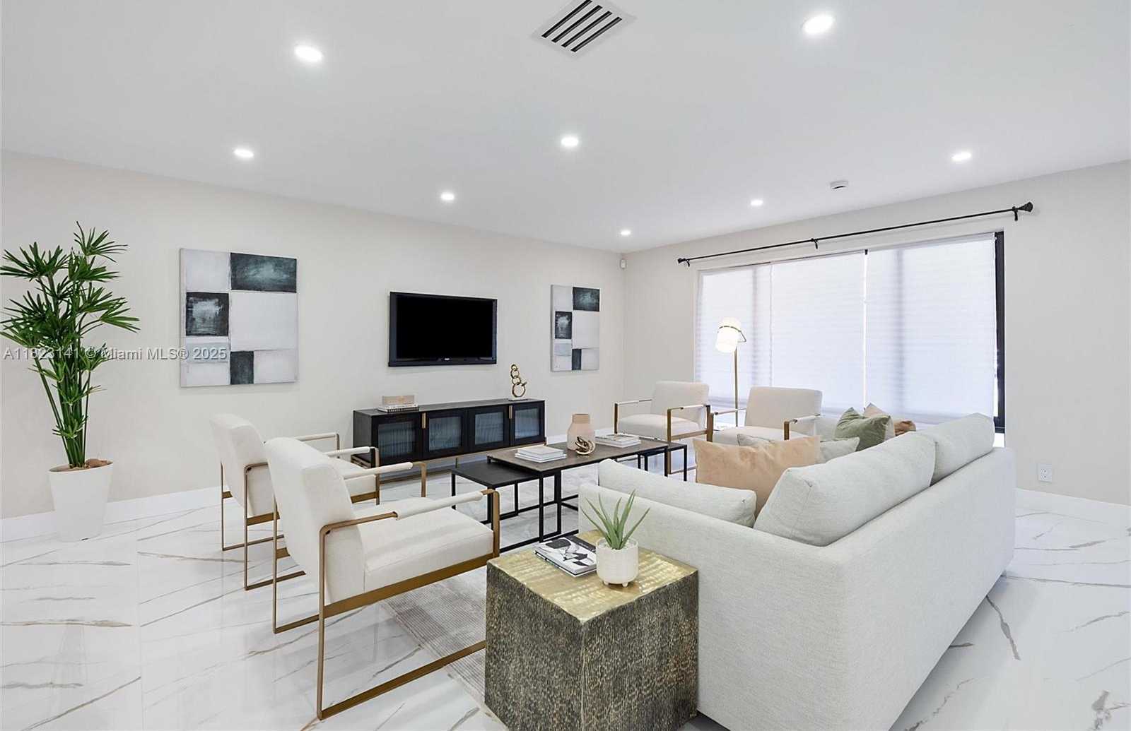Small Image of 4300 MONROE ST, Hollywood Number 4