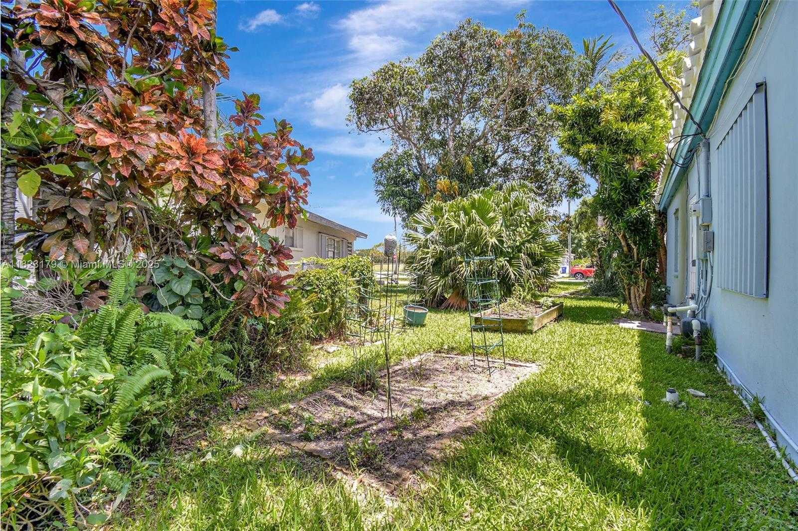 Small Image of 1991 NORTH EAST 178TH ST, North Miami Beach Number 34