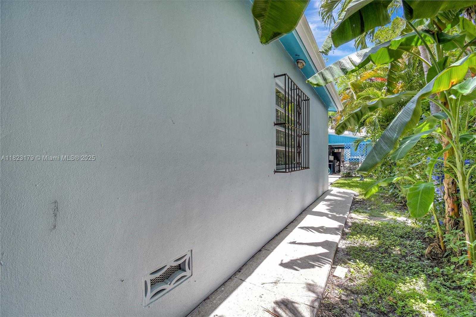 Small Image of 1991 NORTH EAST 178TH ST, North Miami Beach Number 36