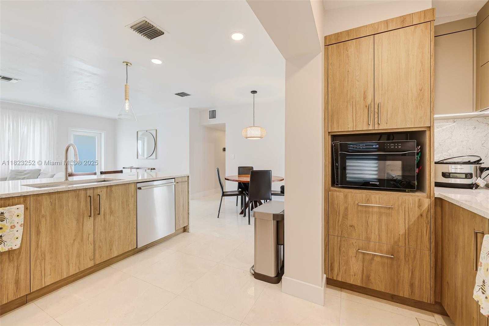 Small Image of 8600 SOUTH WEST 125TH TER, Miami Number 10
