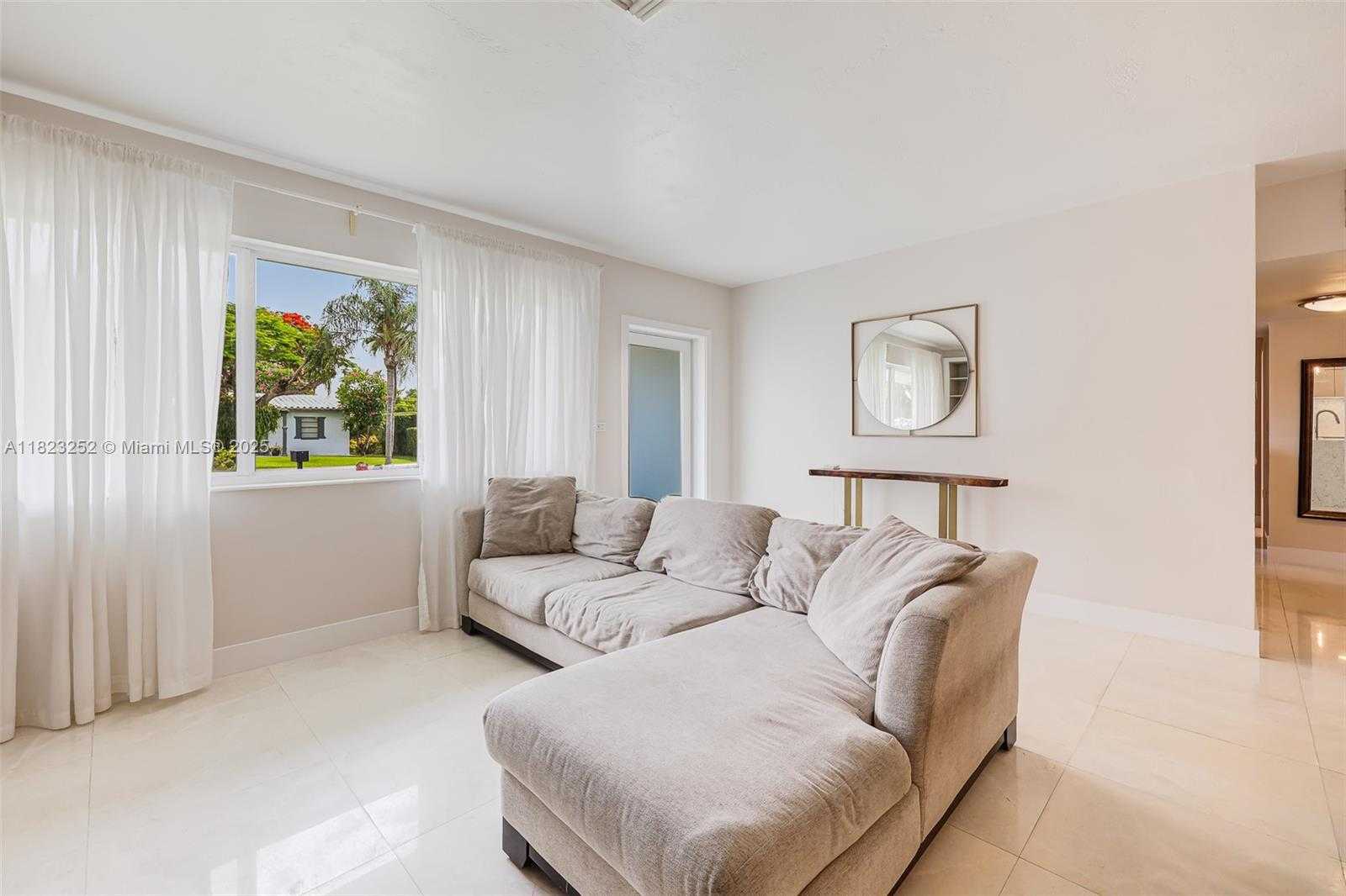 Small Image of 8600 SOUTH WEST 125TH TER, Miami Number 4