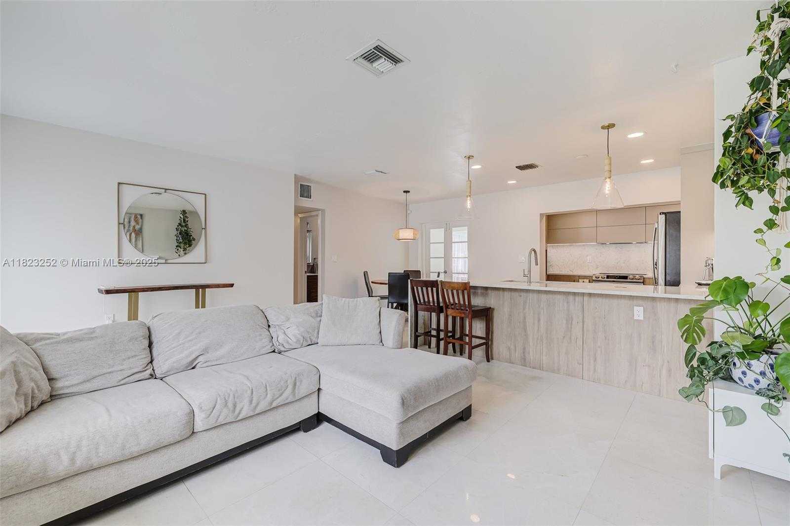 Small Image of 8600 SOUTH WEST 125TH TER, Miami Number 5