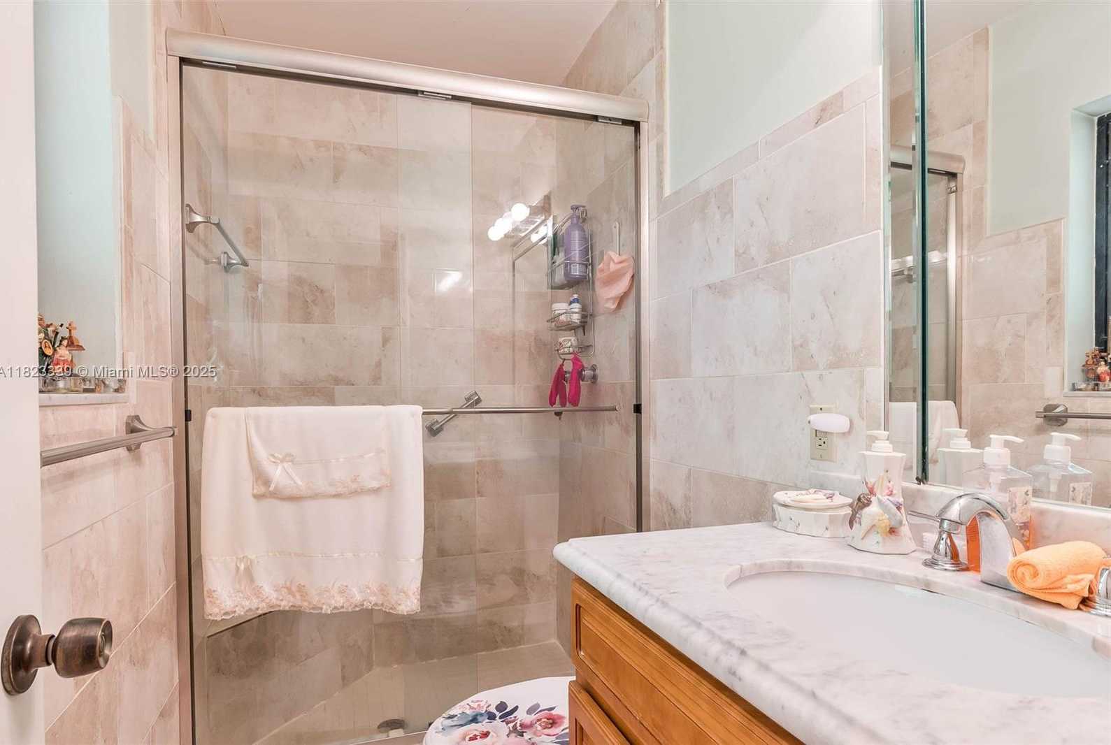 Small Image of 9064 GARLAND AVE, Surfside Number 15