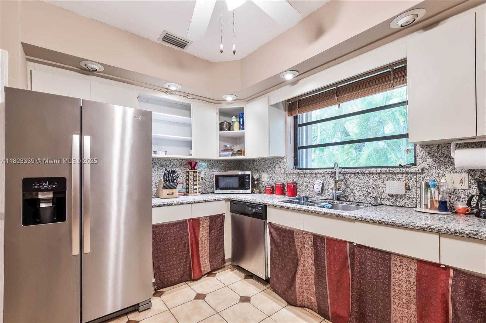 Small Image of 9064 GARLAND AVE, Surfside Number 4