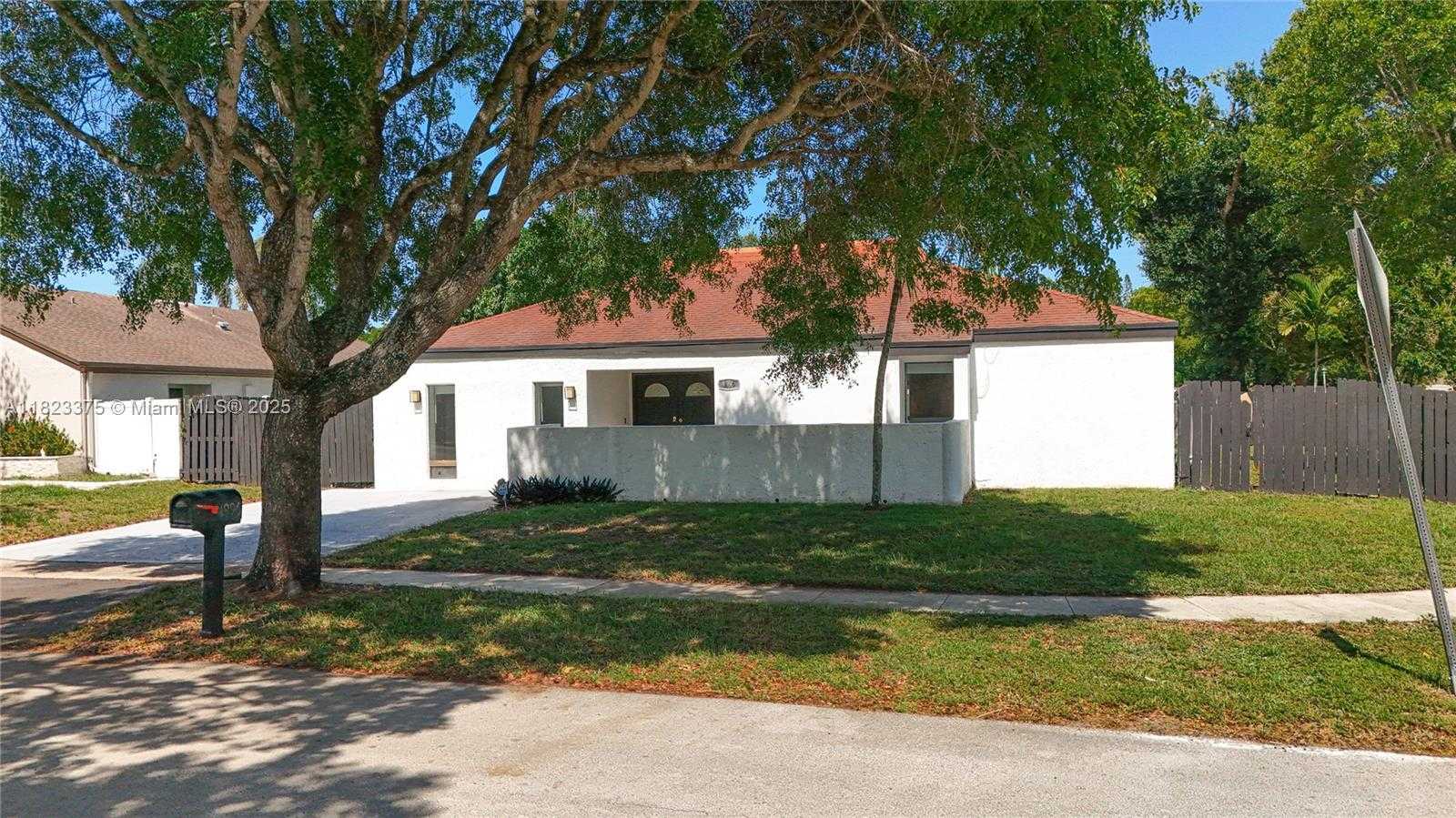 Small Image of 4996 SOUTH WEST 95TH AVE, Cooper City Number 2