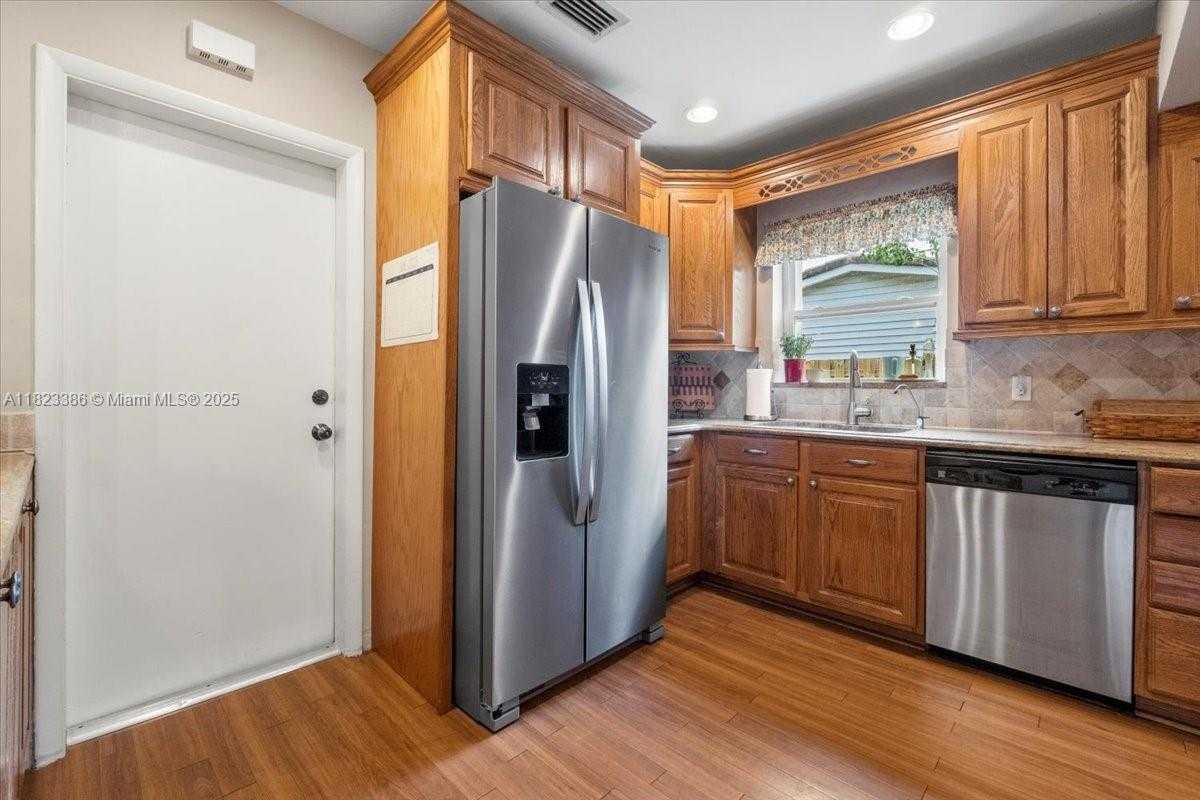 Small Image of 404 NORTH EAST 11TH AVE, Pompano Beach Number 10