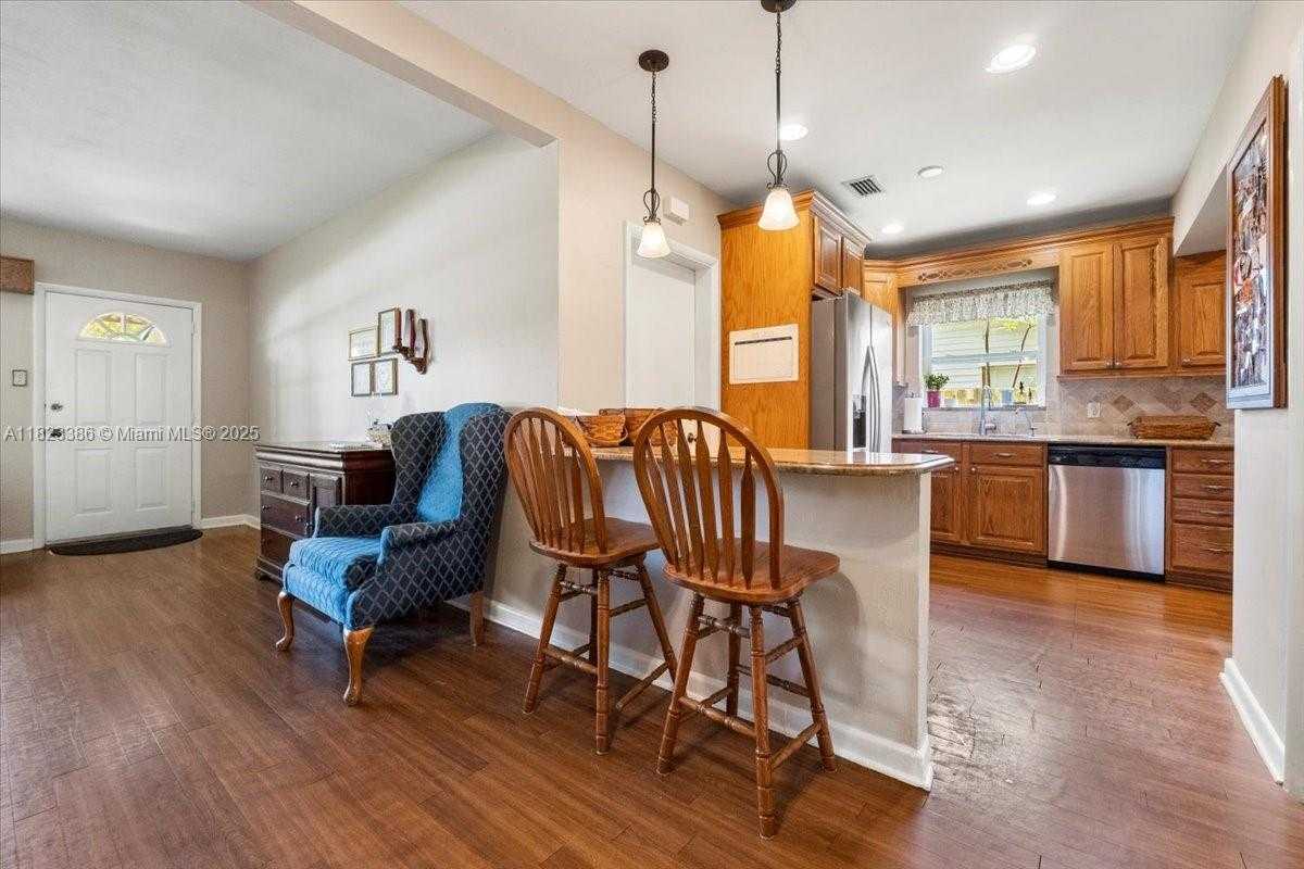 Small Image of 404 NORTH EAST 11TH AVE, Pompano Beach Number 13