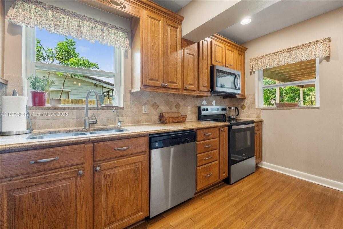 Small Image of 404 NORTH EAST 11TH AVE, Pompano Beach Number 14