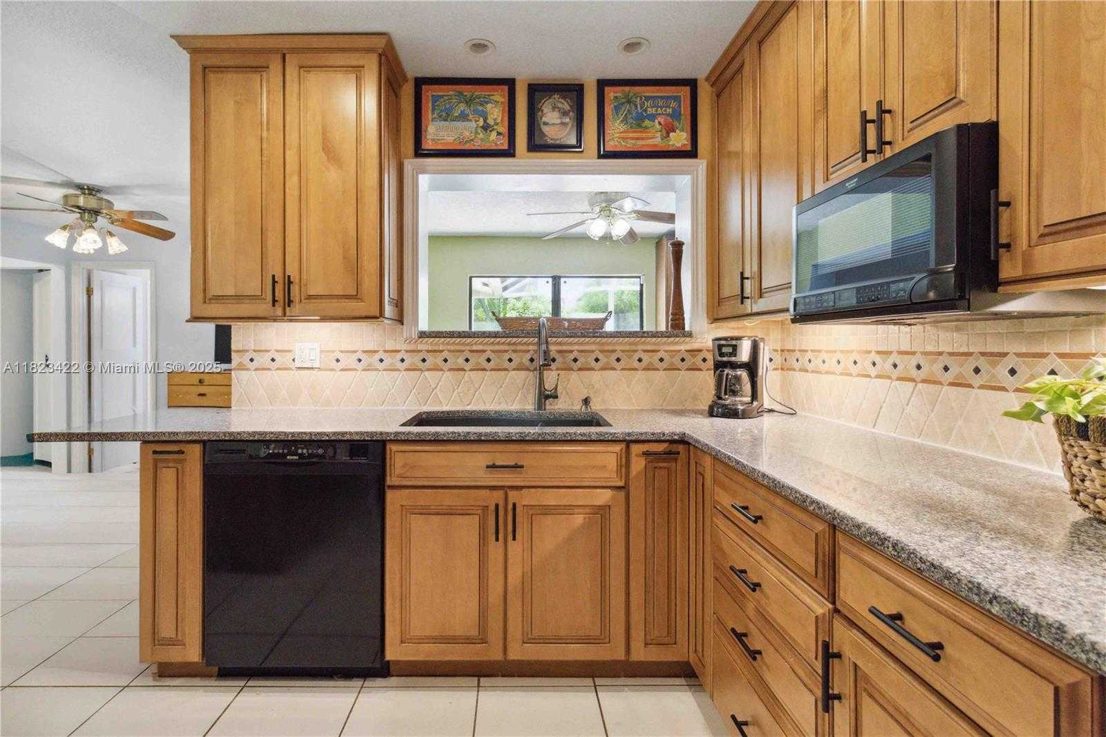 Small Image of 134 EAST PALM DR, Margate Number 12