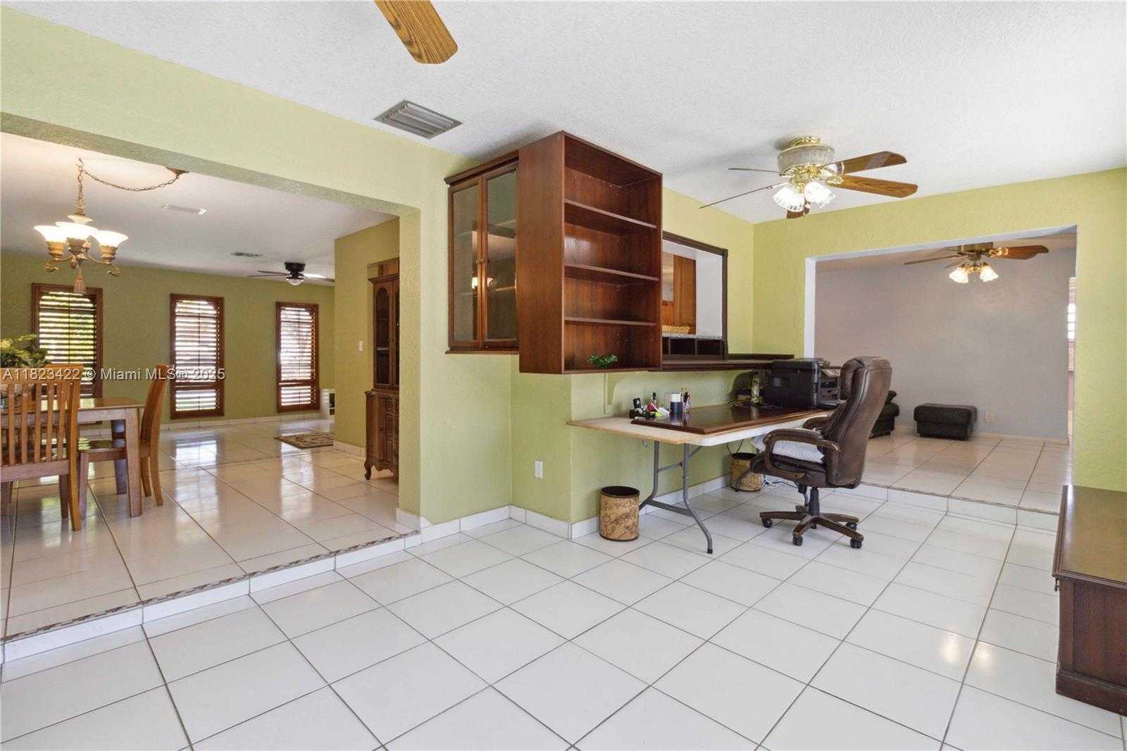 Small Image of 134 EAST PALM DR, Margate Number 14