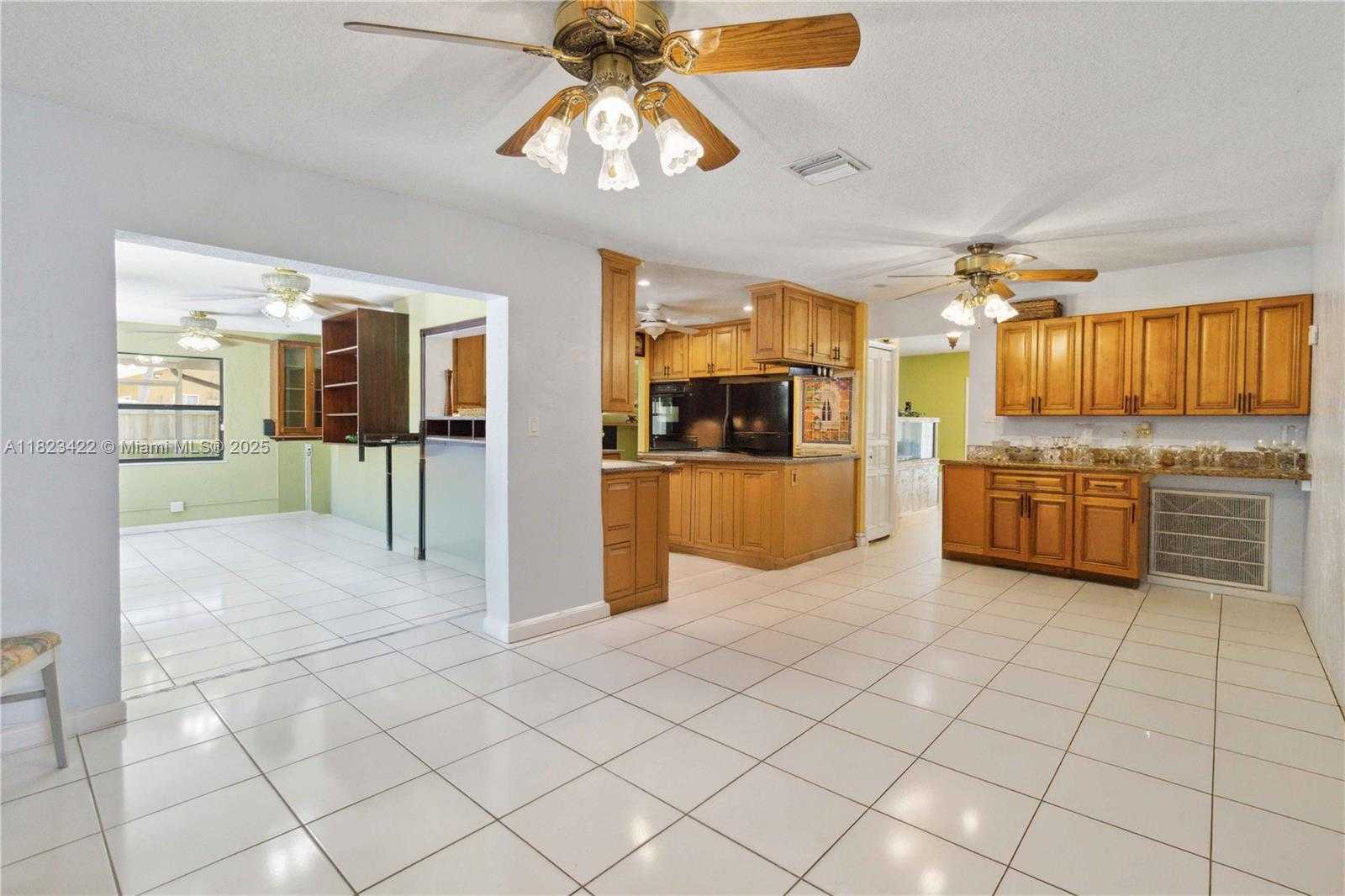 Small Image of 134 EAST PALM DR, Margate Number 18