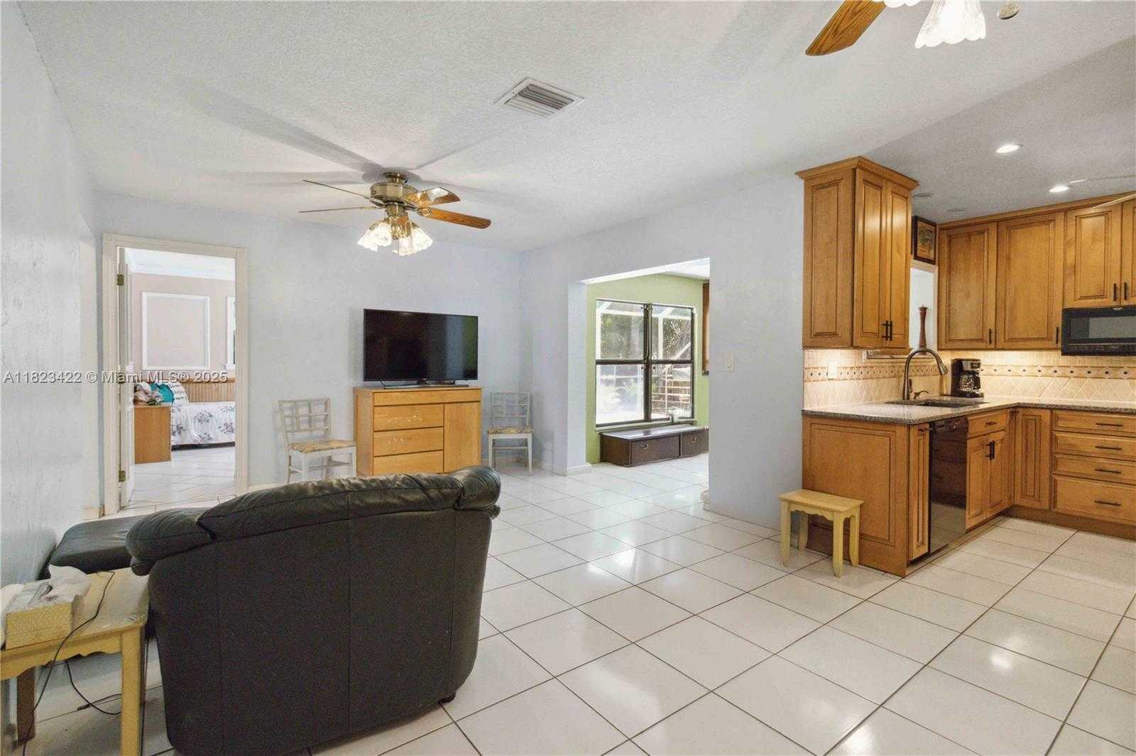 Small Image of 134 EAST PALM DR, Margate Number 19