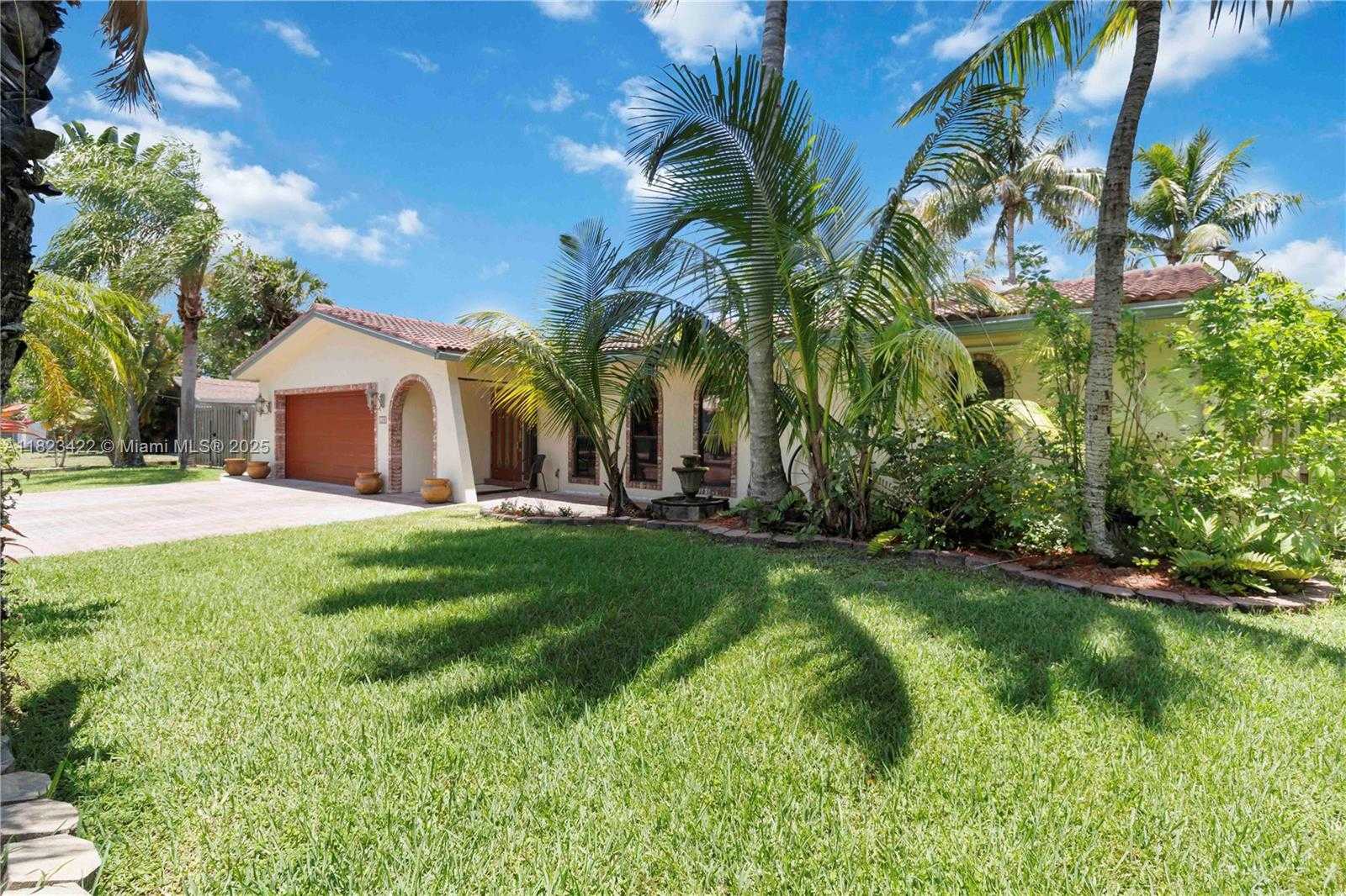 Small Image of 134 EAST PALM DR, Margate Number 2