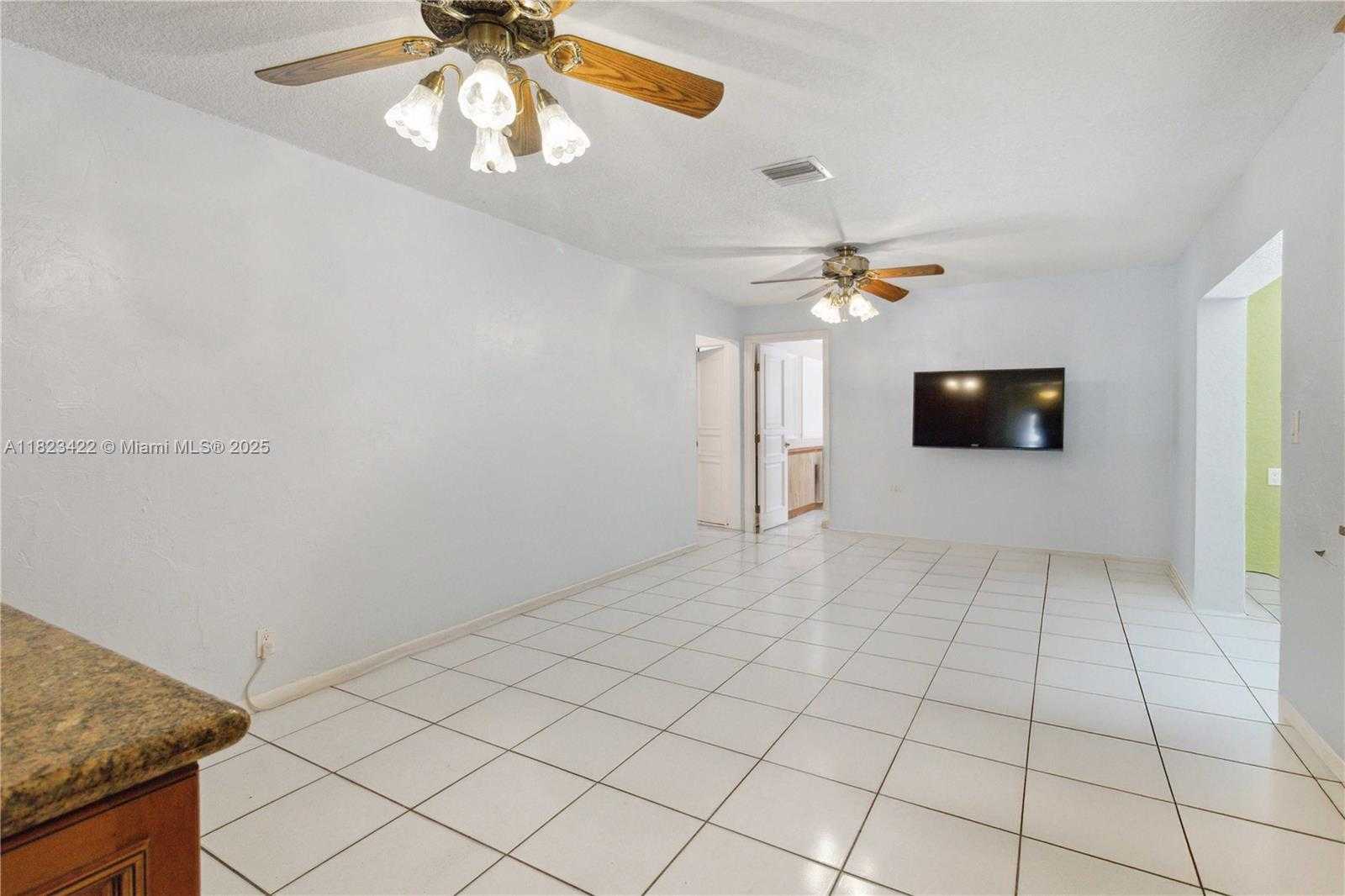 Small Image of 134 EAST PALM DR, Margate Number 20