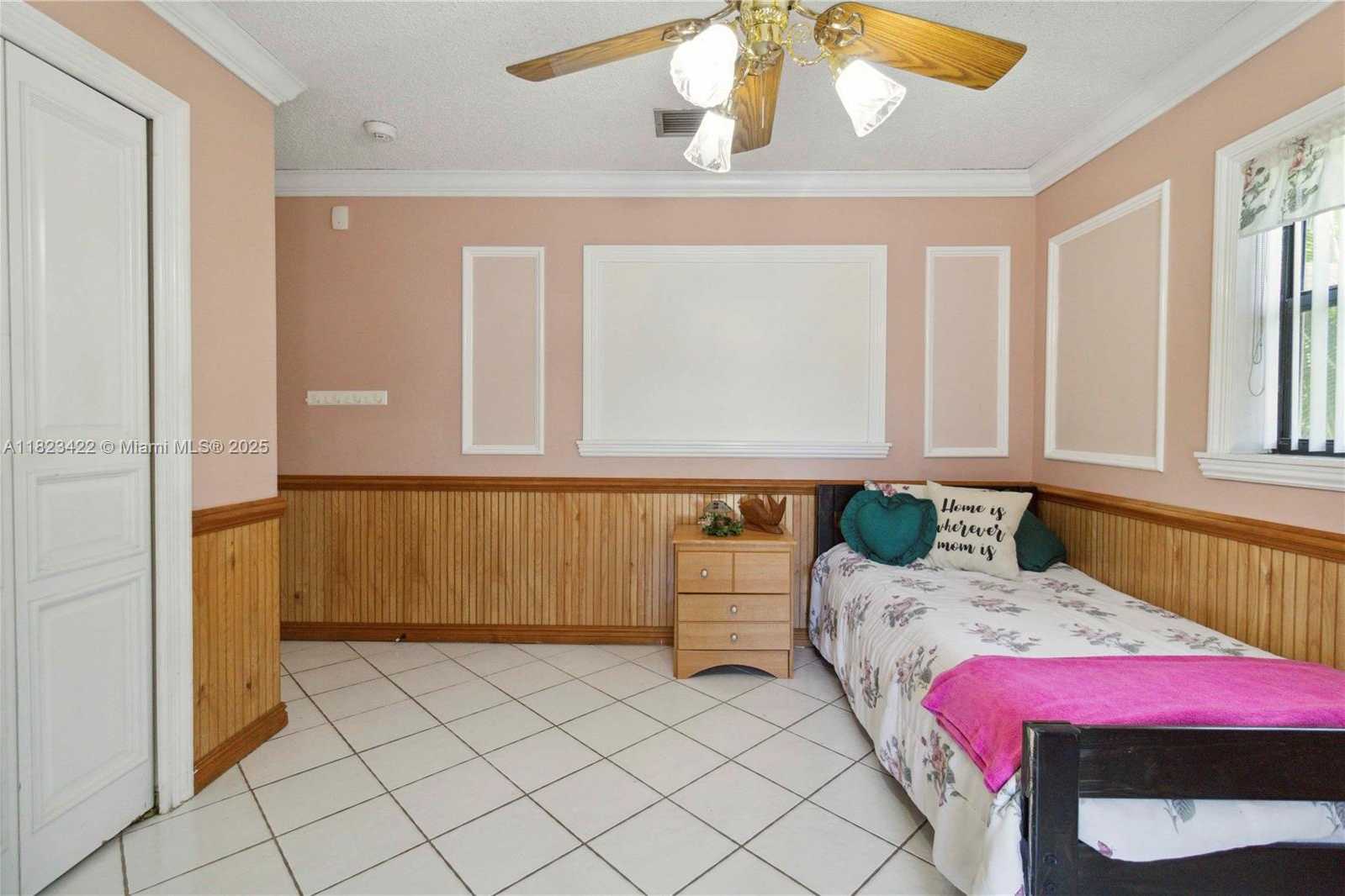 Small Image of 134 EAST PALM DR, Margate Number 27