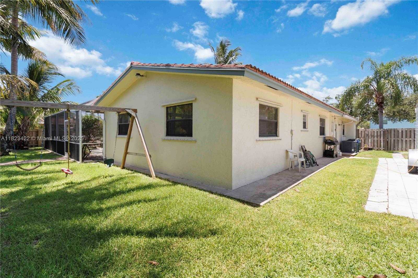 Small Image of 134 EAST PALM DR, Margate Number 40