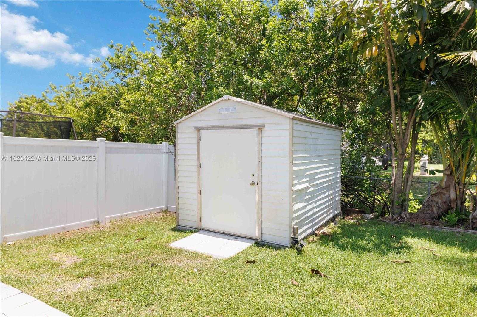 Small Image of 134 EAST PALM DR, Margate Number 44