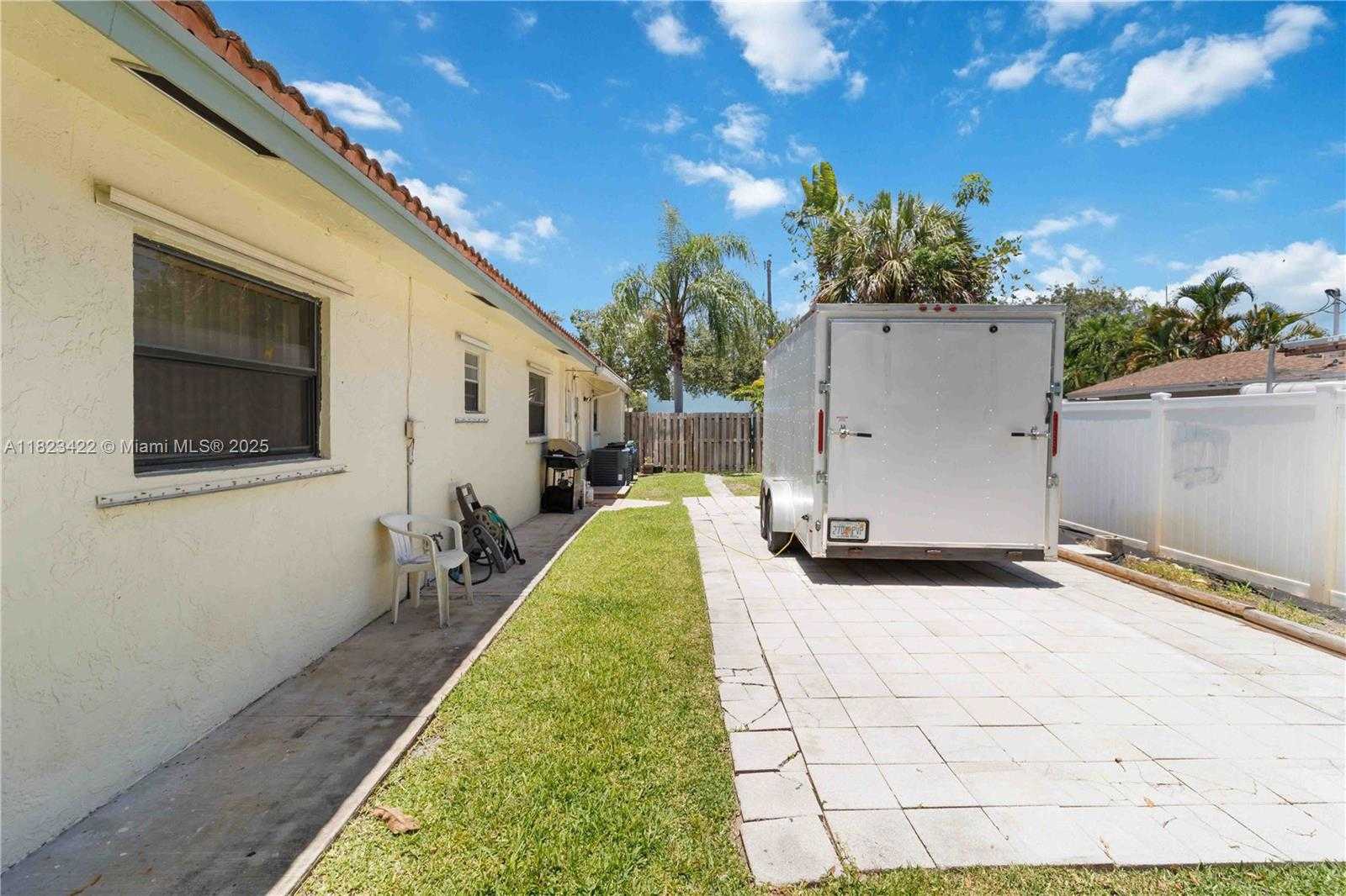 Small Image of 134 EAST PALM DR, Margate Number 45