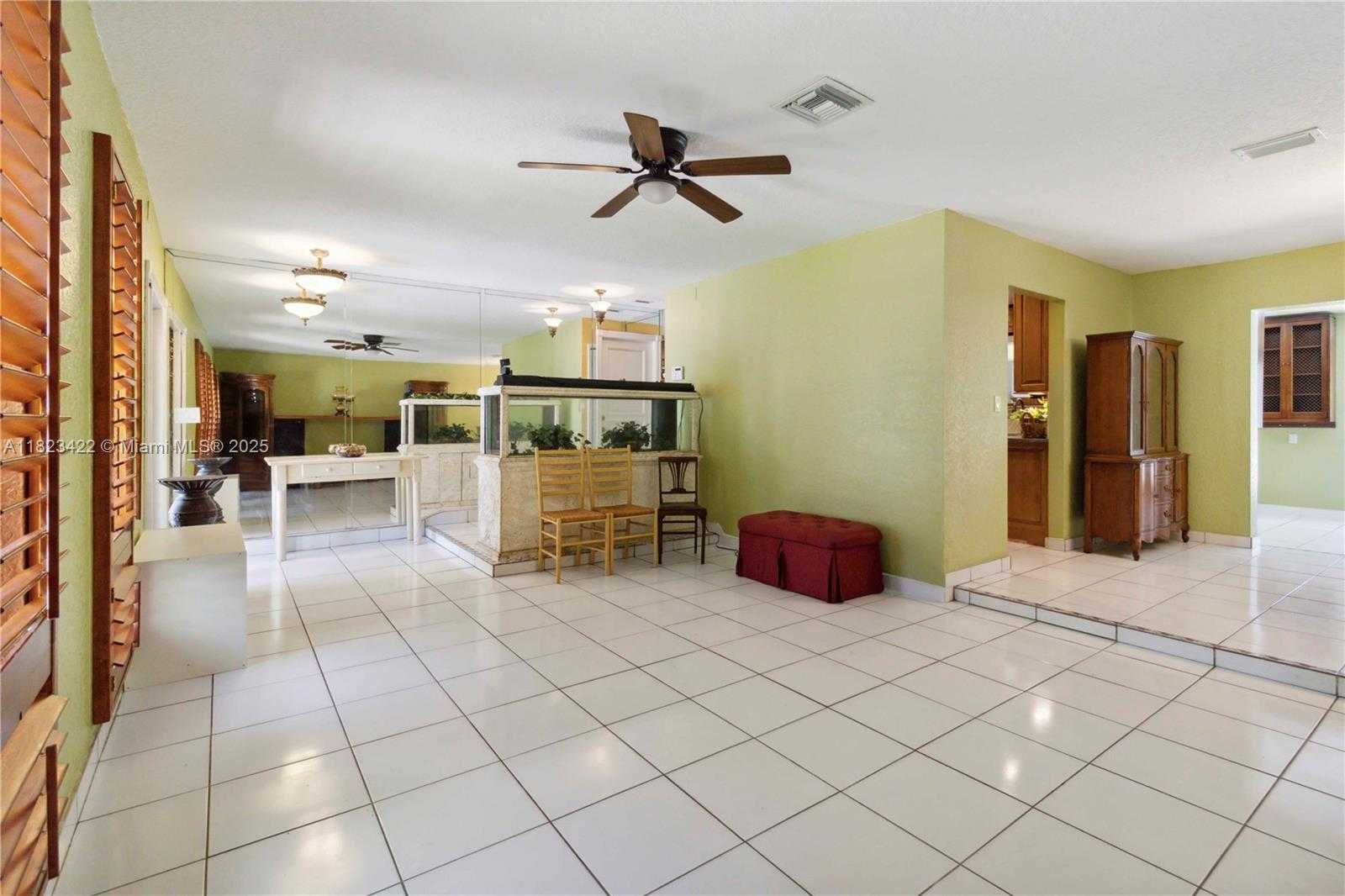 Small Image of 134 EAST PALM DR, Margate Number 5
