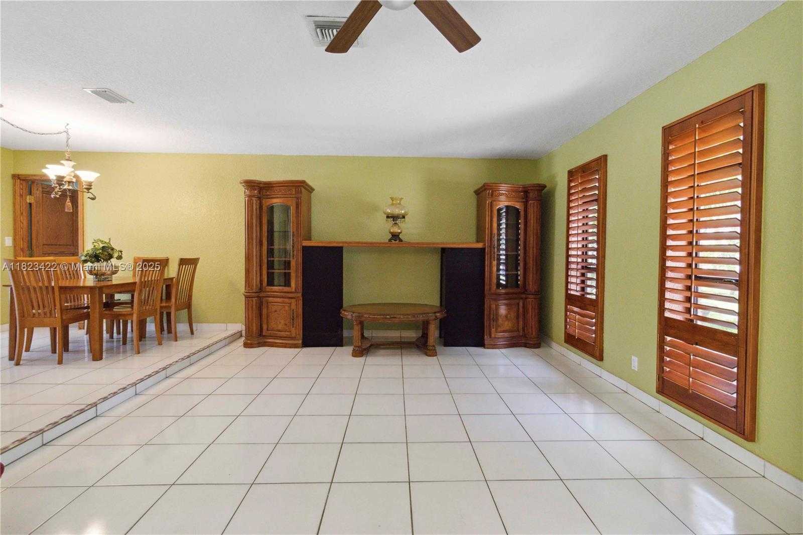Small Image of 134 EAST PALM DR, Margate Number 6