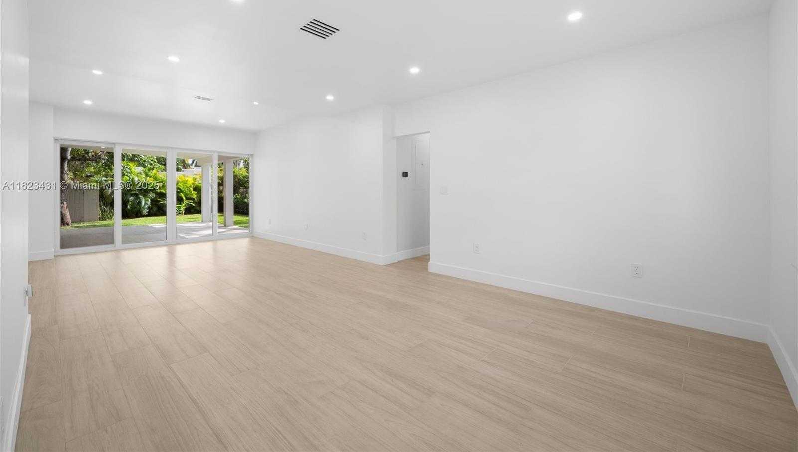 Small Image of 1617 WASHINGTON ST, Hollywood Number 3